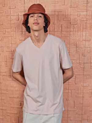 B&C BE INSPIRED #E150 V T-Shirt